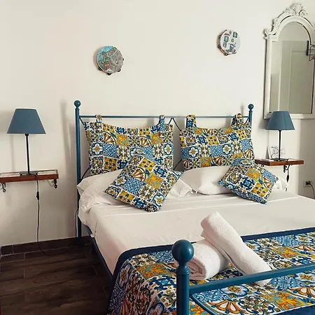 Ampio Con Terrazza Nel Centro Storico Di - Domus Carbonari